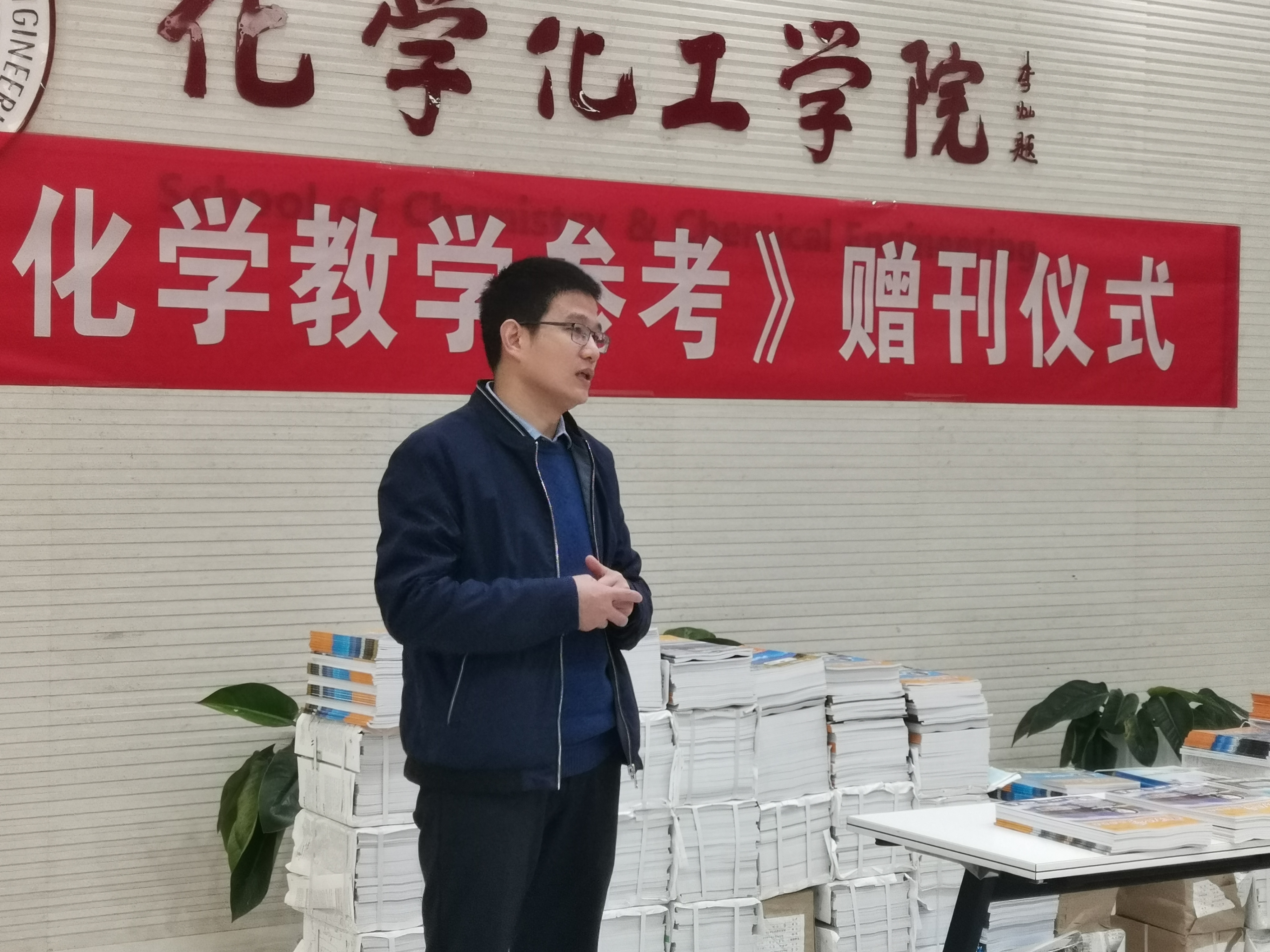 翟老师讲话.jpg 翟老师讲话.jpg